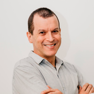 Dr. Carlos Augusto Carvalho - Línea Dental Studio