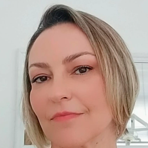 Dra. Andrea R. Klein - Línea Dental Studio