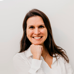 Dra. Lilian Goncalves L. Novais - Línea Dental Studio