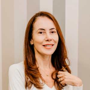 Dra. Luciane Cristina Fortes - Línea Dental Studio